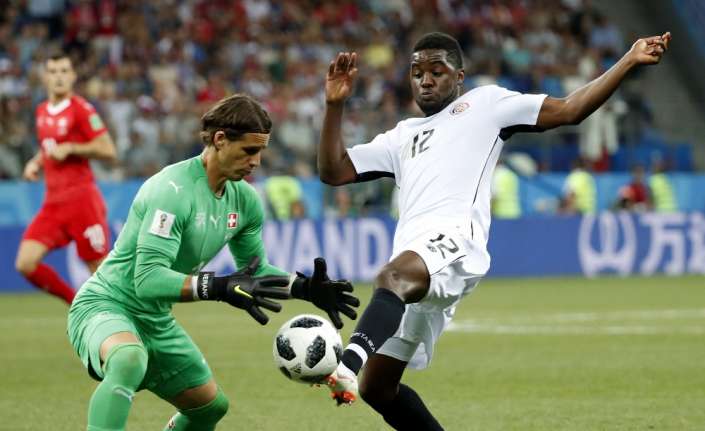 Fenerbahçe, Arsenal’in kanat oyuncusu Joel Campbell’ı kiralamak için girişimlere başlıyor.