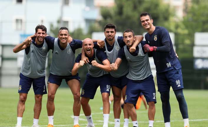 Fenerbahçe, bugün sabah saatlerinde yaptığı antrenmanla yeni sezon hazırlıklarının ilk