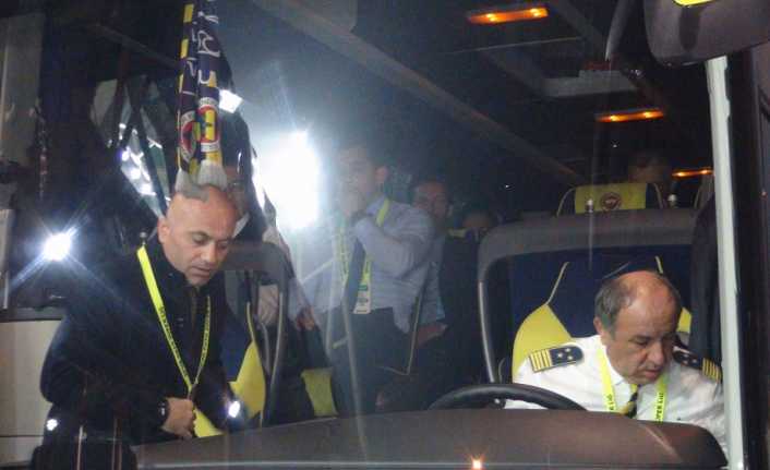 Akhisarspor’a deplasmanda 3-0 mağlup olan Fenerbahçe, İstanbul’a hava yolu yerine
