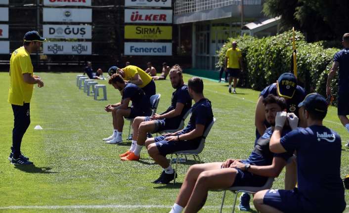 Yeni sezon hazırlıklarını sürdüren Fenerbahçe’de futbolcular bugün laktat testinden geçti.