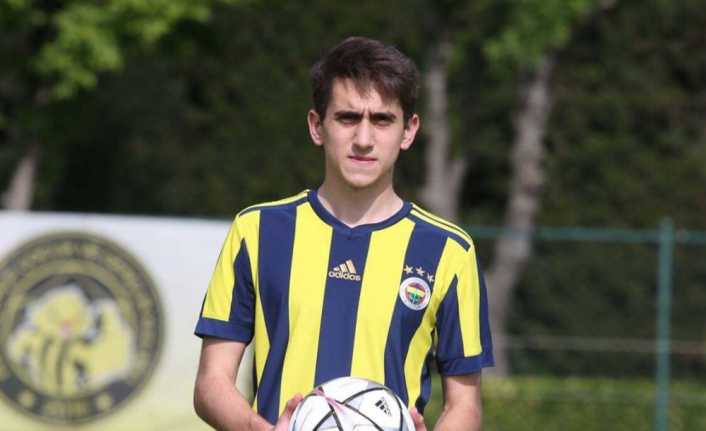 Fenerbahçe, altyapısında forma giyen Ömer Faruk Beyaz ile profesyonel sözleşme