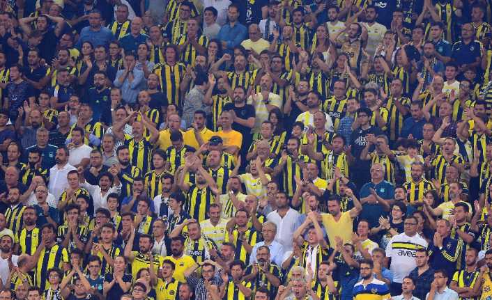 Fenerbahçe-Beşiktaş derbisinin 1-1 sona ermesinin ardından tribünlerden Ersun Yanal sesleri