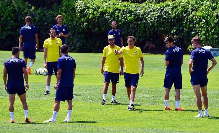 Fenerbahçe, yeni sezon hazırlıklarına Samandıra Can Bartu Tesisleri’nde sabah yaptığı