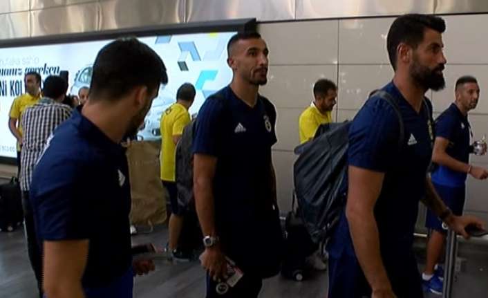 Fenerbahçe, Benfica ile oynayacağı maç için Portekiz’e gitti.