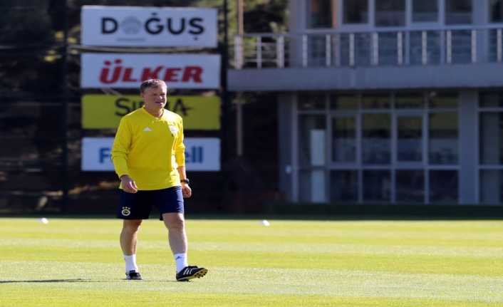 Fenerbahçe, Cocu ile beraber takımın başında yer alan yardımcı antrenör