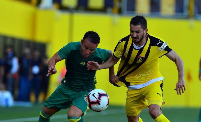 Fenerbahçe, yeni sezon hazırlıkları kapsamında yeni Teknik Direktörü Phillip Cocu