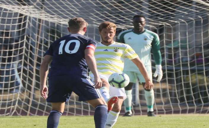 Fenerbahçe, hazırlık maçında İngiltere’nin Fulham FC takımını 3-0 yendi.