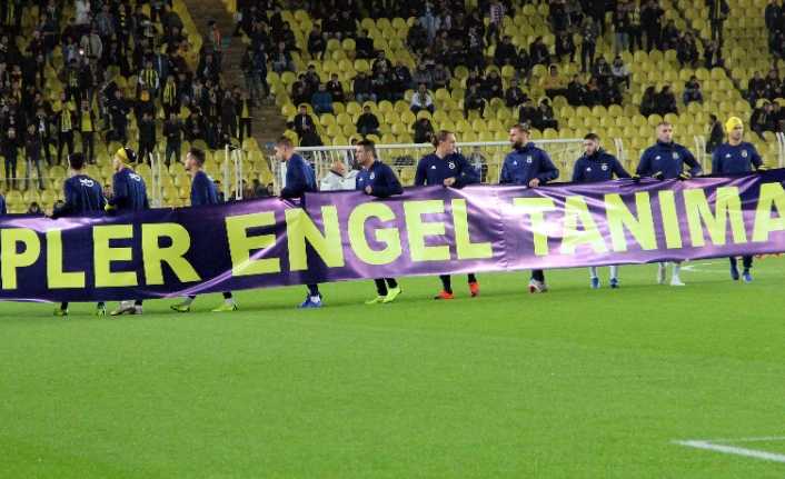 Fenerbahçeli futbolcular, 3 Aralık Dünya Engelliler Günü’nü anmak adına ‘Kalpler
