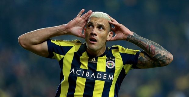 Fenerbahçe'nin Brezilyalı futbolcusu Fernandao,