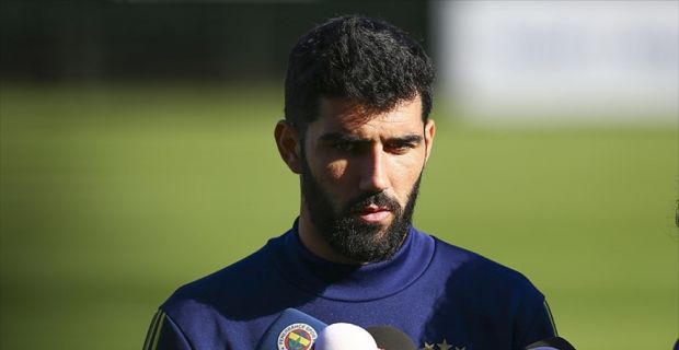 Fenerbahçe'nin Portekizli futbolcusu Neto, "Lig son haftaya kadar büyük bir