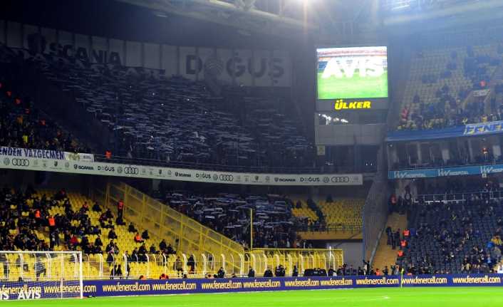 Fenerbahçe ile BB Erzurumspor arasında oynanan müsabaka esnasında sarı-lacivertli taraftar