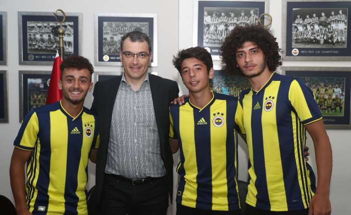 Fenerbahçe, altyapı takımında forma giyen Burak Albayrak, Mahsun Çapkan ve