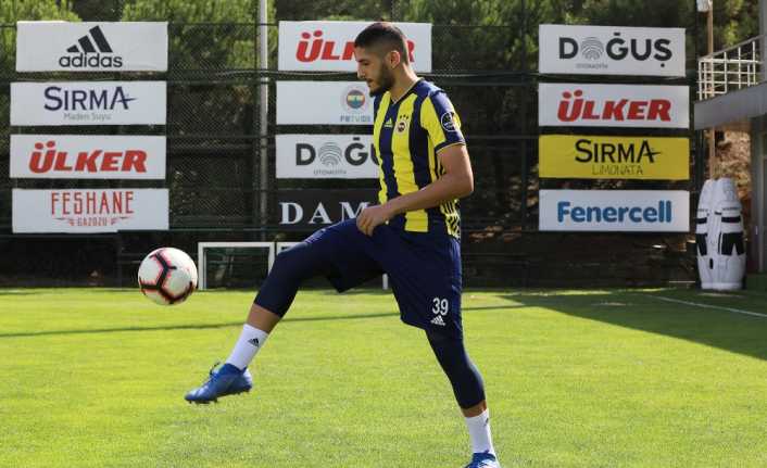 Fenerbahçe’nin yeni transferi Yassine Benzia, sarı-lacivertlilere gelmesinin kendisi adına doğru