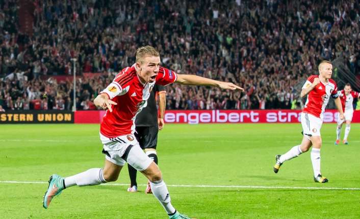 Feyenoord’un Hollandalı stoperi Sven van Beek’in Fenerbahçe’ye transferi çıkmaza girdi.