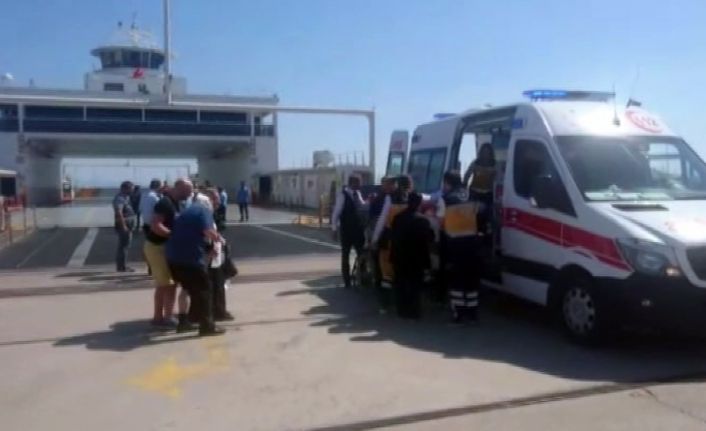 Yolava-Pendik seferini yapan İDO feribotu, kıyıya yanaşırken iskeleye çarptı. Olayda