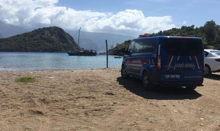 Muğla’nın Fethiye ilçesi açıklarında denizde 70 kişilik bir botun battığı