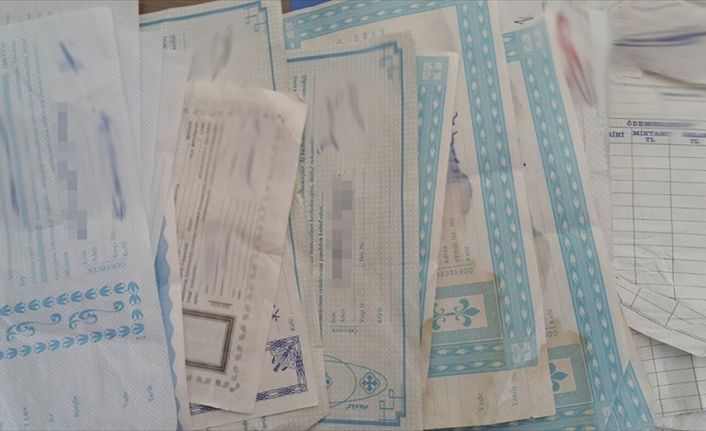 FETÖ adına esnaftan aldıkları çek ve senetleri tahsil ederek, parayı