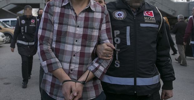 FETÖ/PDY'ye yönelik soruşturma kapsamında "terör örgütüne üye olduğu" iddiasıyla aranan