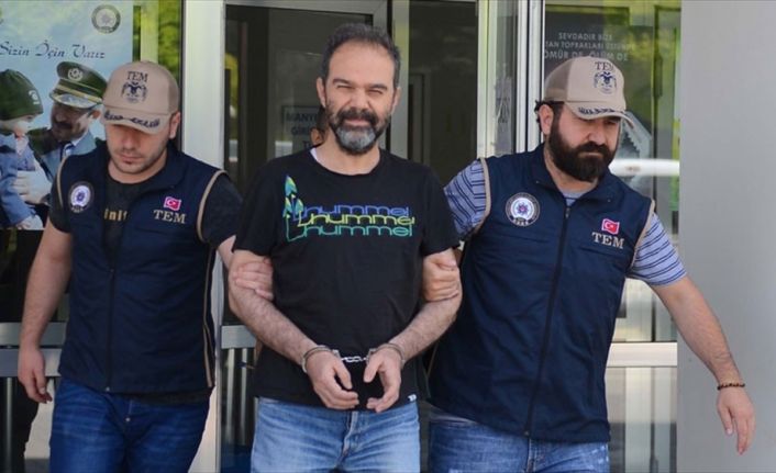 Eskişehir’de bir alışveriş merkezinde eşi eski hakim Sevda Güven ile