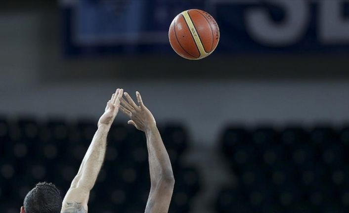 Banvit ve Pınar Karşıyaka'nın yoluna devam ettiği organizasyonda, çeyrek final