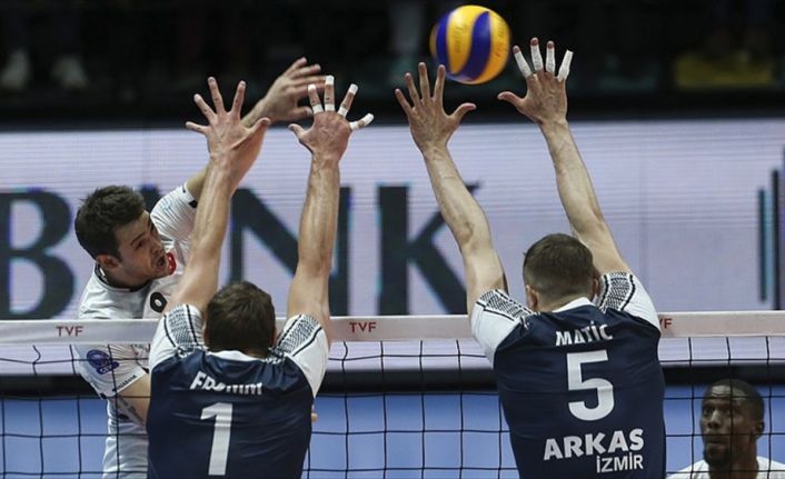 Voleybolda Efeler Ligi play-off final etabı 4. maçında Halkbank, Arkas