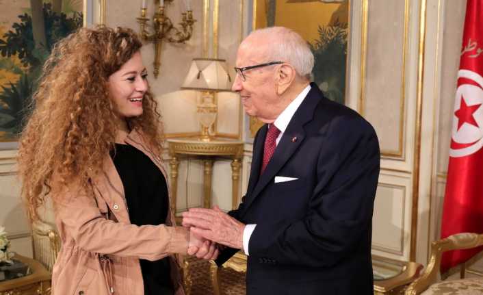 Filistin direnişinin sembolü ’cesur kız’ Ahed Tamimi ailesi ile birlikte