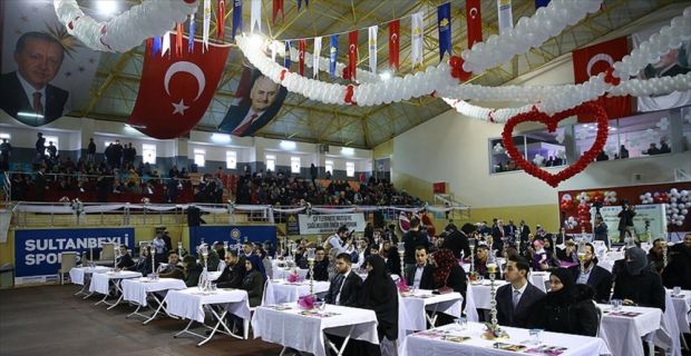 Sultanbeyli Belediyesi ev sahipliğinde düzenlenen toplu nikah töreninde 100 Filistinli