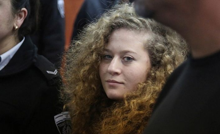 İsrail mahkemesinde tutuklu yargılanan "Hanzala Cesaret Ödülü" sahibi Filistinli Ahed'in