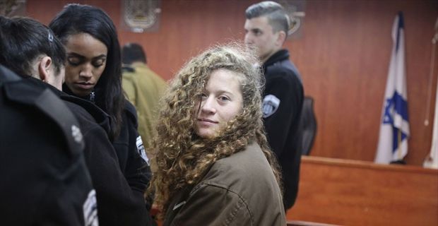 "Hanzala Cesaret Ödülü" sahibi Ahed ile annesi Neriman et-Temimi'nin pazartesi