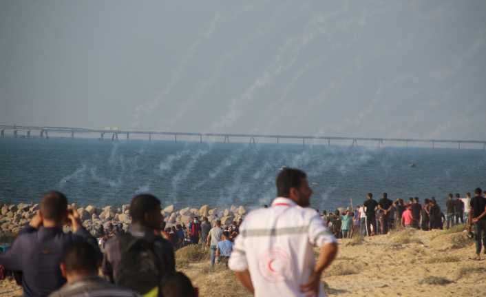 Filistinliler, İsrail’in denizden kuşatıp balıkçılık faaliyetlerini engellediği Gazze şeridinin sahili