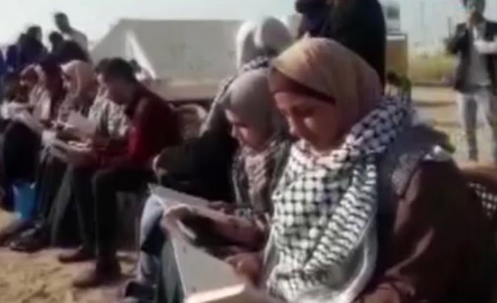Filistinliler Gazze’nin doğusunda ve Gazze şeridindeki Refah şehrinde İsrail sınırında