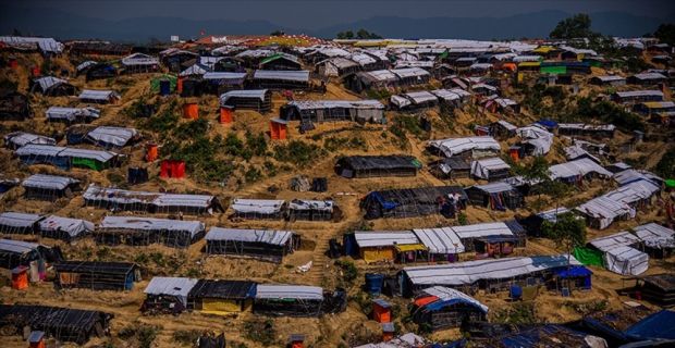 BM, Kutupalong sığınmacı kampına yiyecek aramak için gelen fillerin 10