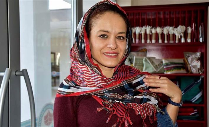 Karadeniz'de kadınların günlük hayatta başörtüsü olarak kullandıkları keşan bezi, Trabzon