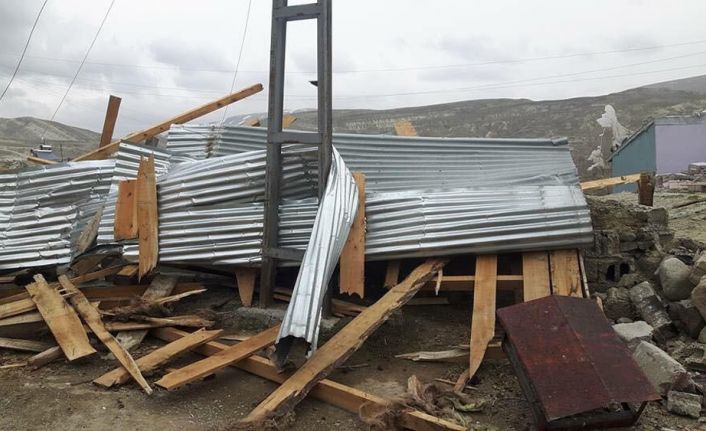 Erzurum’da hızı saatte 80 kilometreye kadar ulaşan fırtına, hayatı olumsuz