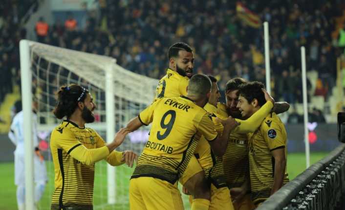 Spor Toto Süper Lig’in 12. haftasının açılış maçında Evkur Yeni