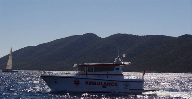 Muğla Bodrum açıklarında rahatsızlanan kargo gemisindeki personel, fırtınaya rağmen Sahil