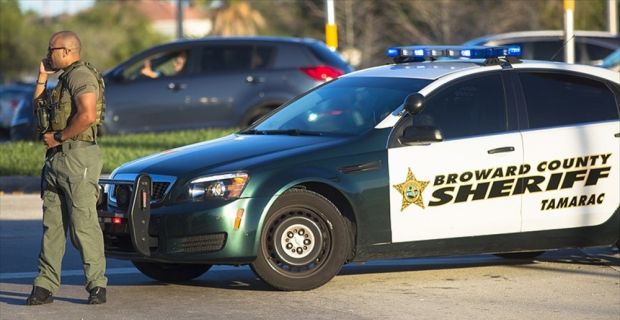 ABD'de Florida Valisi Rick Scott, tüfek satışlarına yeni kısıtlamalar getiren