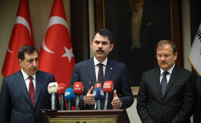 Çevre ve Şehircilik Bakanı Murat Kurum, Foça’da yaşanan deniz kirliliğine
