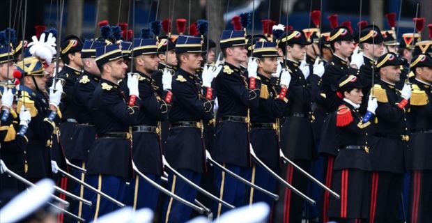 Fransa, savunma bütçesini, 2022'ye kadar her yıl 1,7 milyar avro
