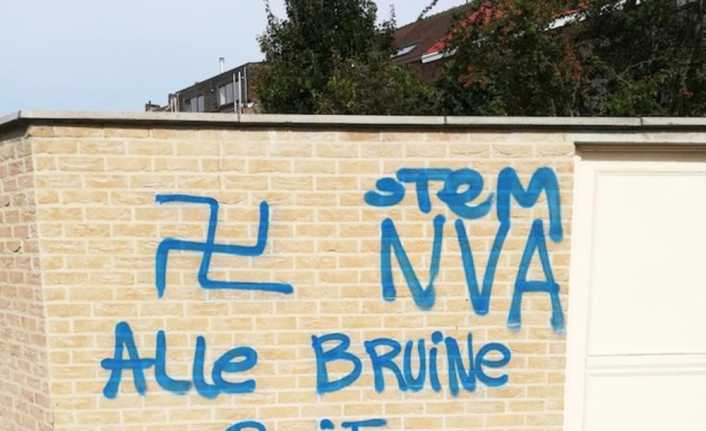 Fransa’nın kuzeyindeki Lens şehrinde yatsı namazından çıkan 2 Müslüman, ırkçı