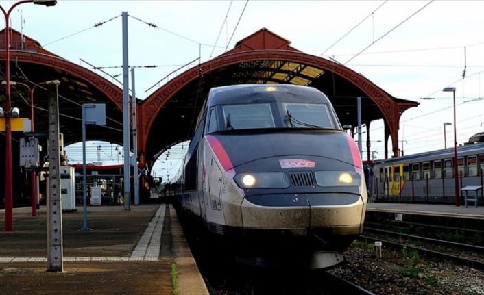 Fransa'da demiryollarının özelleştirilmesini içeren
