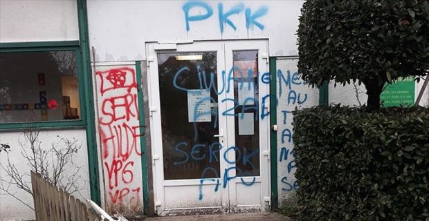 Franssa'nın Bordeaux kentinde IGMG'ye bağlı camiye terör örgütü PYD/PKK yandaşlarınca
