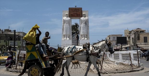 Fransa'nın Afrika’daki birçok ülkede sömürgecilik dönemi ve sonrasındaki insan hakları