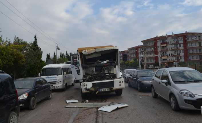 Bursa’nın İnegöl ilçesinde freni boşalan kamyon dehşet saçtı. 