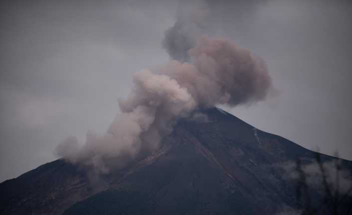 Guatemala’daki Fuego Yanardağı yeniden