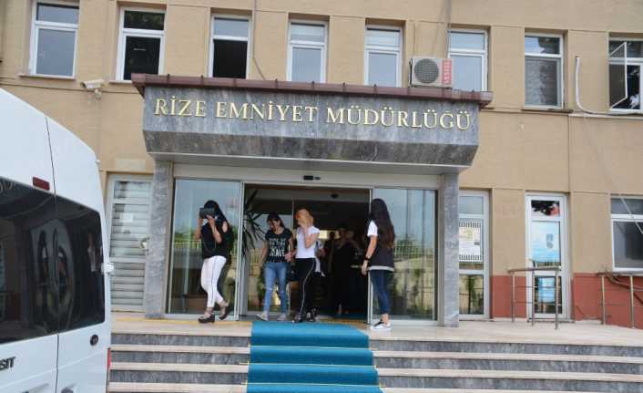 Rize’nin Pazar ilçesinde 14 adrese düzenlenen fuhuş operasyonunda 76 kişi