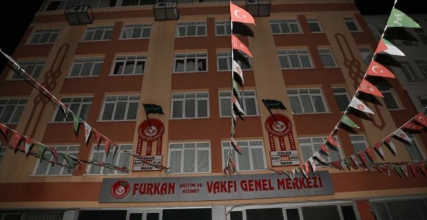 Adana'da yönetici ile sorumlularının da arasında yer aldığı 25 kişinin
