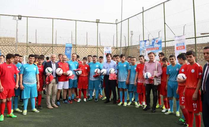 Eski futbolcular Ali Gültiken, Hami Mandıralı, Oğuz Çetin ve Ergün