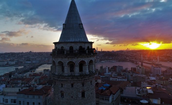 İstanbul’un en sembol yapılarından ve Dünyanın en eski kulelerinden birisi