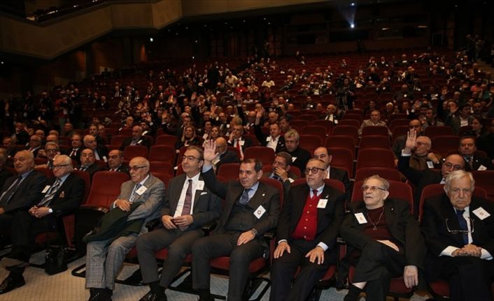 Galatasaray Kulübünün yıllık olağan mali genel kurulunda gerginlikler yaşandı.